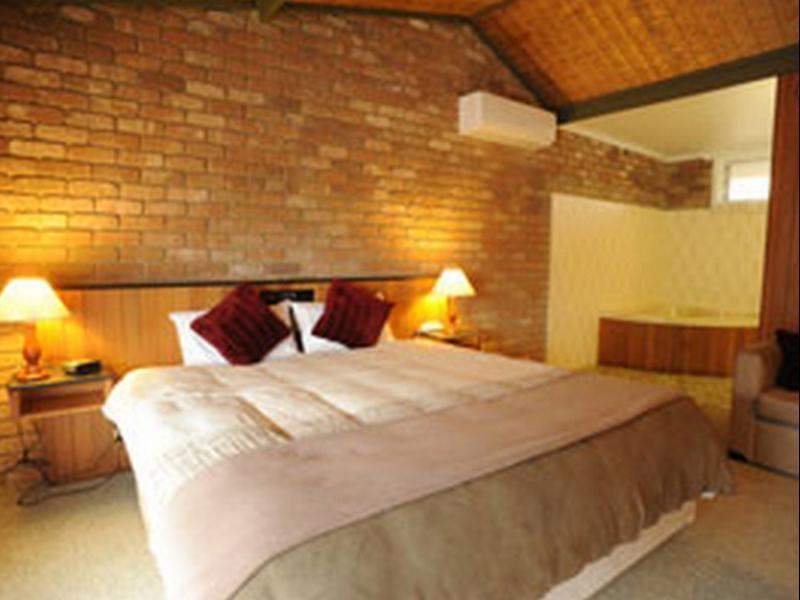 מורוול Farnham Court Motel And Restaurant מראה חיצוני תמונה