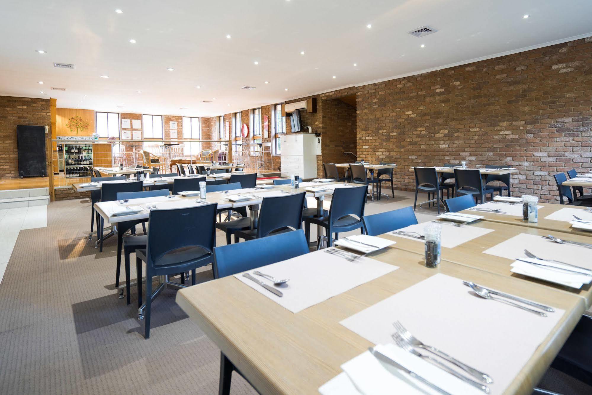 מורוול Farnham Court Motel And Restaurant מראה חיצוני תמונה