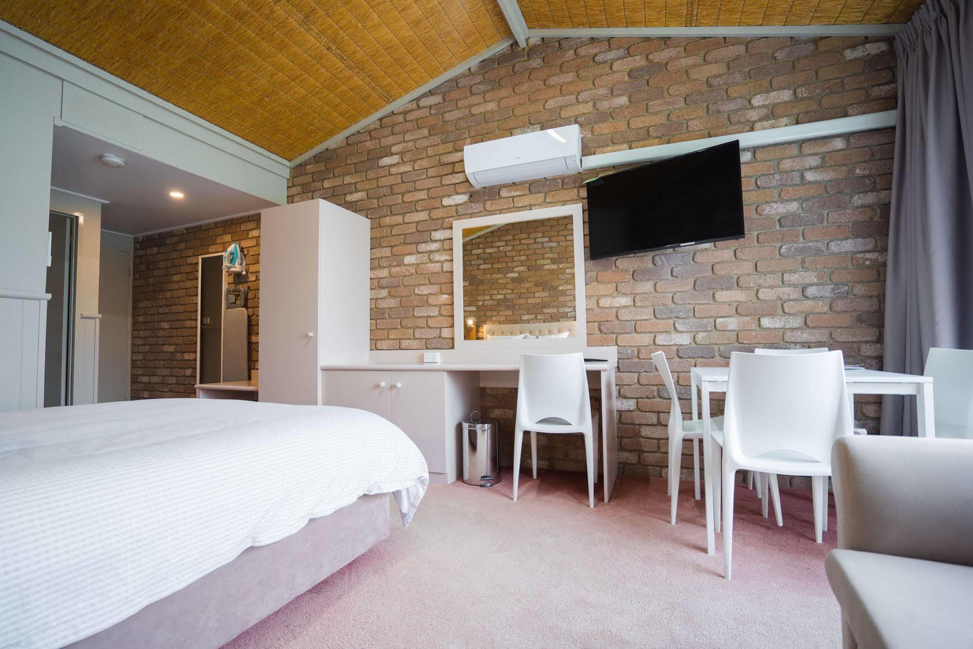 מורוול Farnham Court Motel And Restaurant מראה חיצוני תמונה